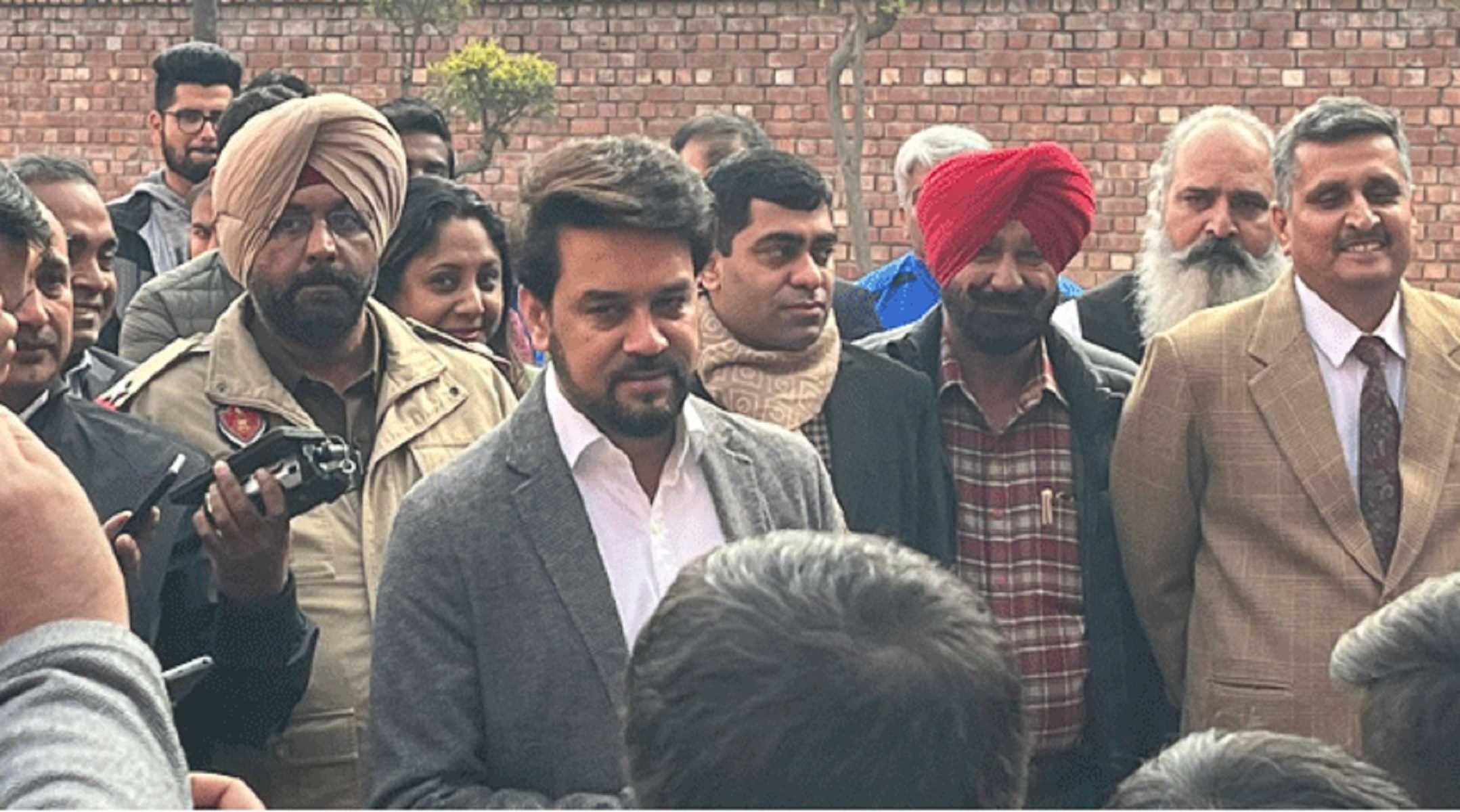 केंद्रीय खेल मंत्री अनुराग ठाकुर ने भारतीय खेल प्राधिकरण का किया दौरा, नए छात्रावास का किया उद्घाटन