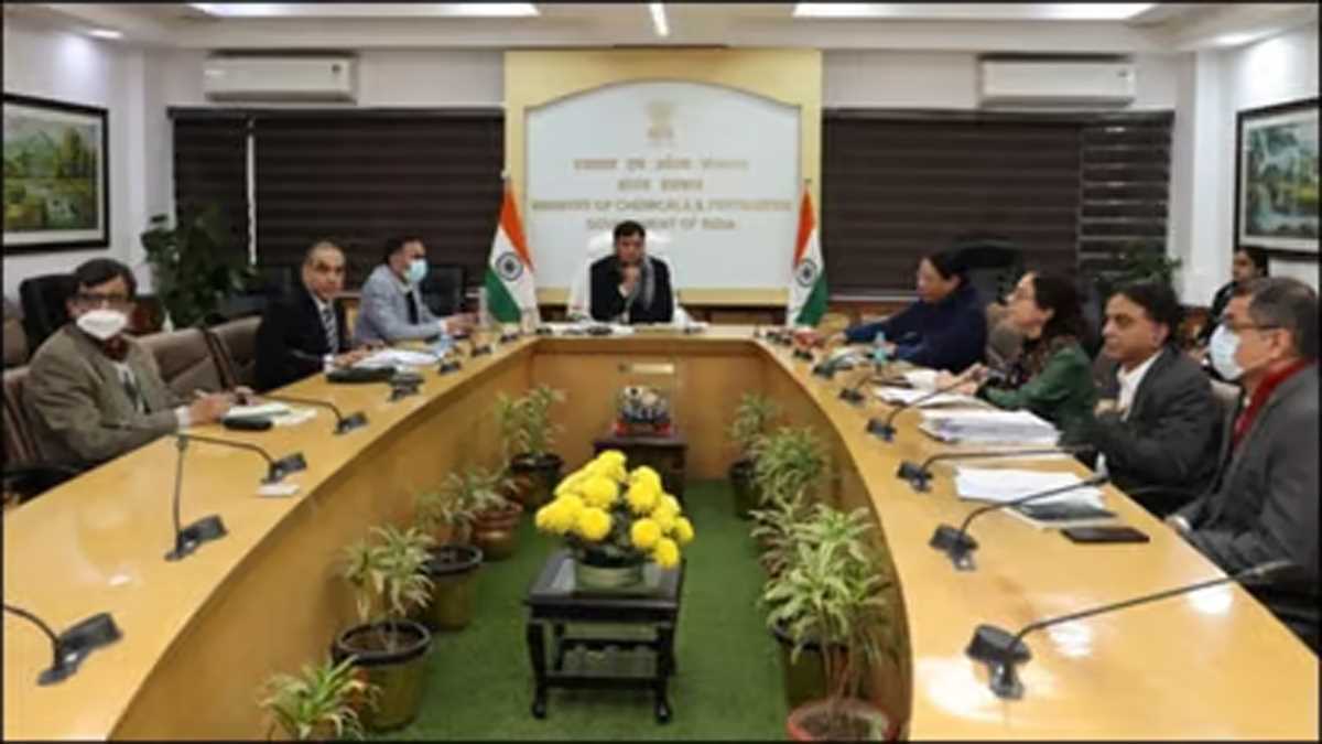 मंडाविया ने फार्मा कंपनियों के साथ आवश्यक दवाओं की स्थिति की समीक्षा की