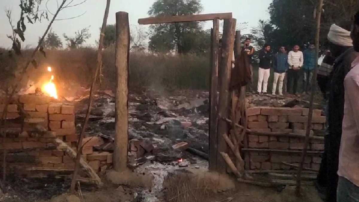 कानपुर देहात में बुलडोजर एक्शन के दौरान झोपड़ी में लगी आग, मां-बेटी की मौत