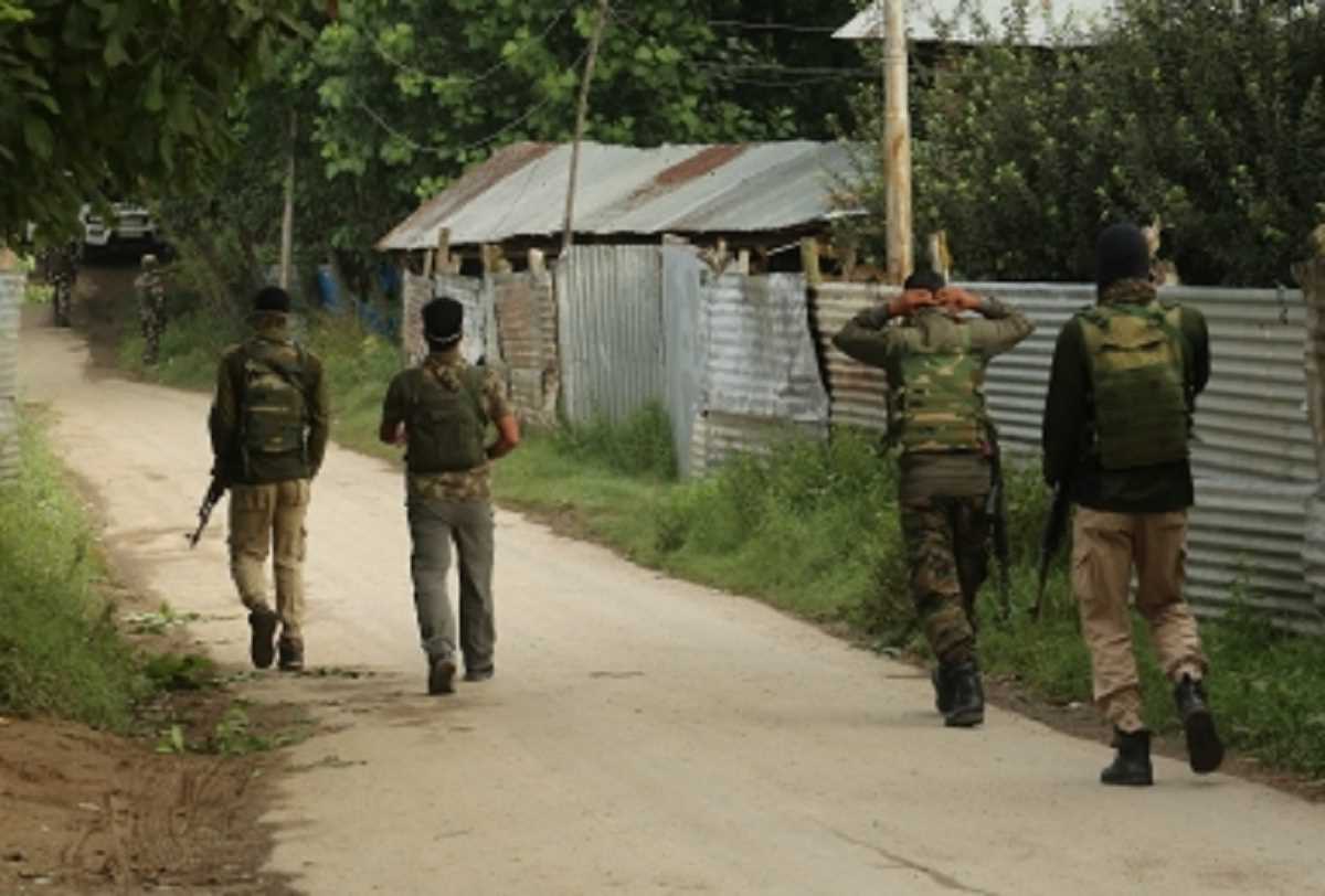 बडगाम में सुरक्षाबलों और आतंकियों के बीच मुठभेड़, फायरिंग में दो ढेर