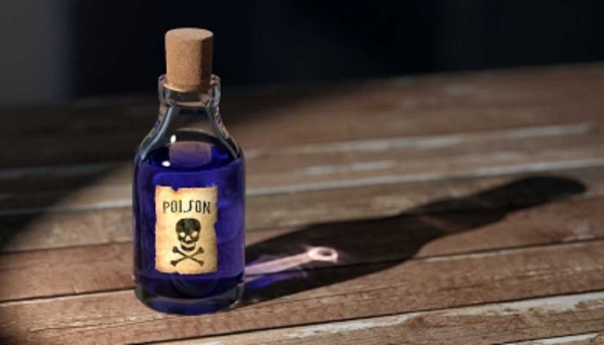 पिता की प्रताड़ना से तंग आकर दो बहनों ने खाया जहर, पिता गिरफ्तार