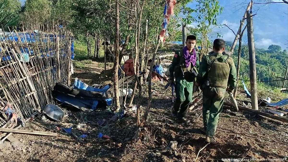 म्यांमार: विद्रोही समूह ने भारत-बांग्लादेश सीमा से लगे शहर पर किया कब्जा म्यांमार: विद्रोही समूह ने भारत-बांग्लादेश सीमा से लगे शहर पर किया कब्जा