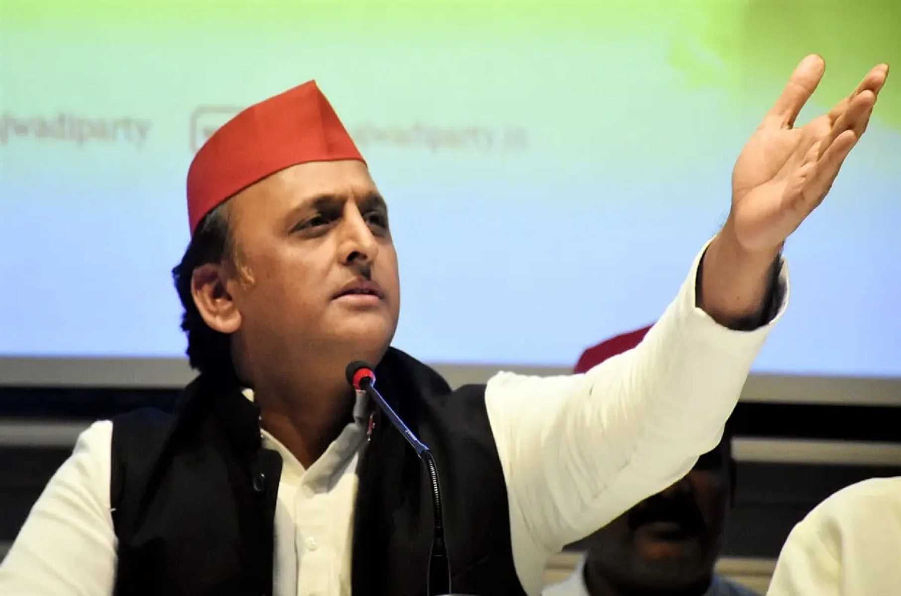 अखिलेश बोले-इन्वेस्टर्स समिट और जी-20 में जनता की कमाई लुटा रही सरकार