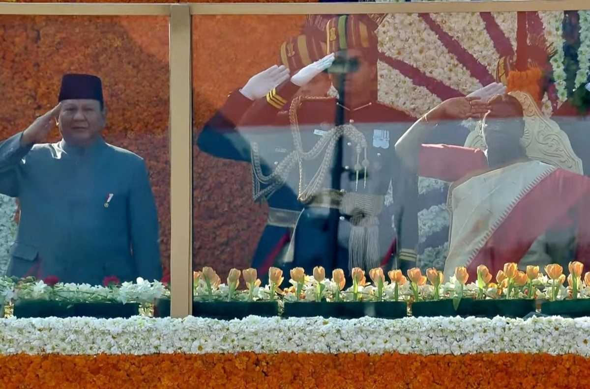 कर्तव्य पथ पर राष्ट्रपति मुर्मू ने फहराया तिरंगा, 21 तोपों ने दी सलामी