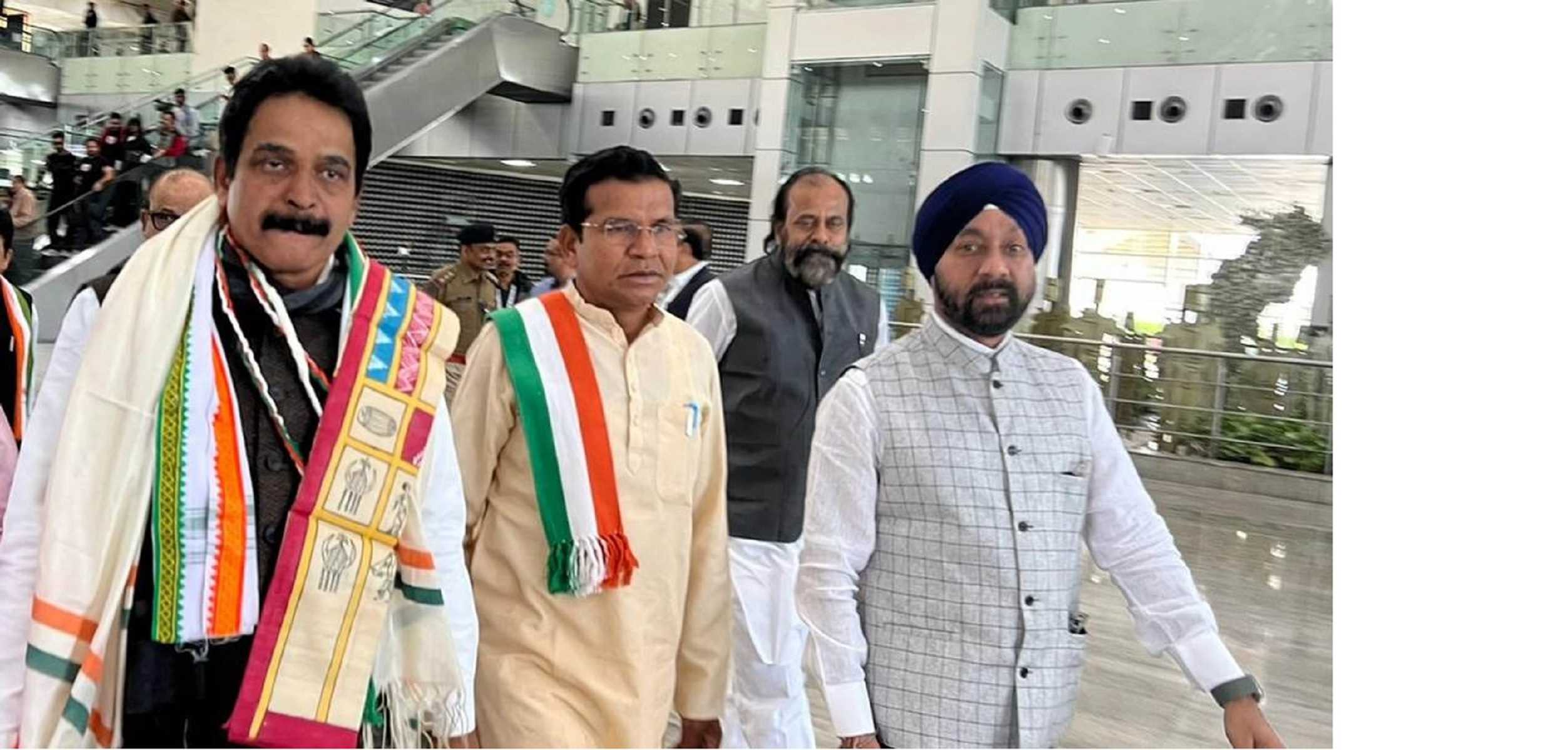 कांग्रेस के राष्ट्रीय अधिवेशन की तैयारियों का जायजा लेने रायपुर पहुंचे वेणुगोपाल, बंसल और अनवर