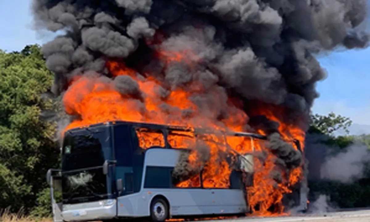 सिंगापुर में बस में आग लगने से एक भारतीय लड़की की मौत