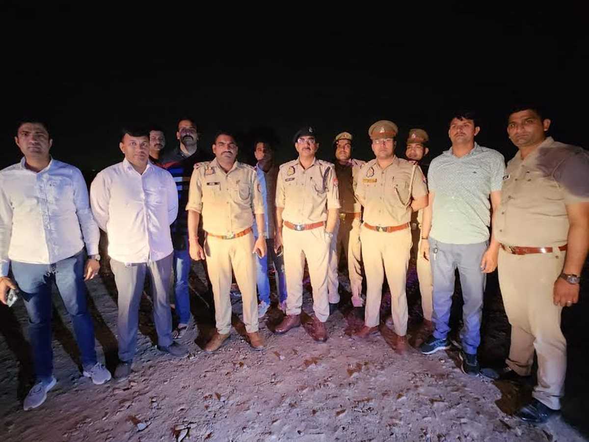 मोबाइल लुटेरा पुलिस मुठभेड़ में हुआ घायल, इक्कीस मोबाइल बरामद