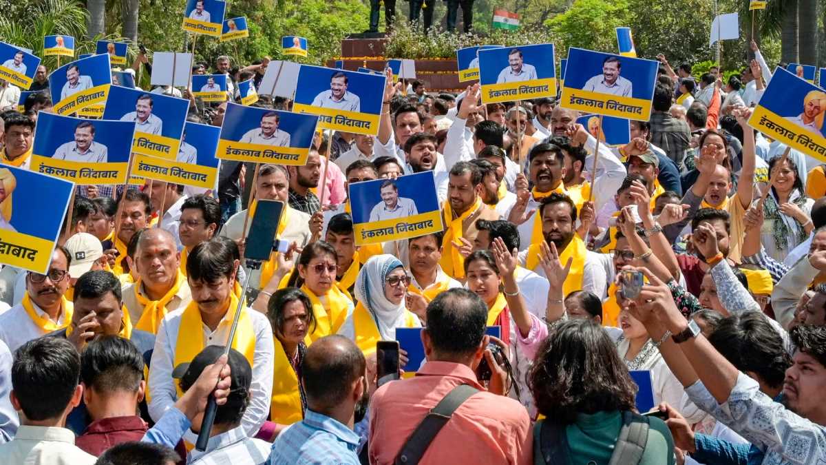 केजरीवाल की गिरफ्तारी के विरोध में पीएम आवास का घेराव करेगी आप, 3 मेट्रो स्टेशन के गेट बंद, ट्रैफिक एडवायजरी जारी