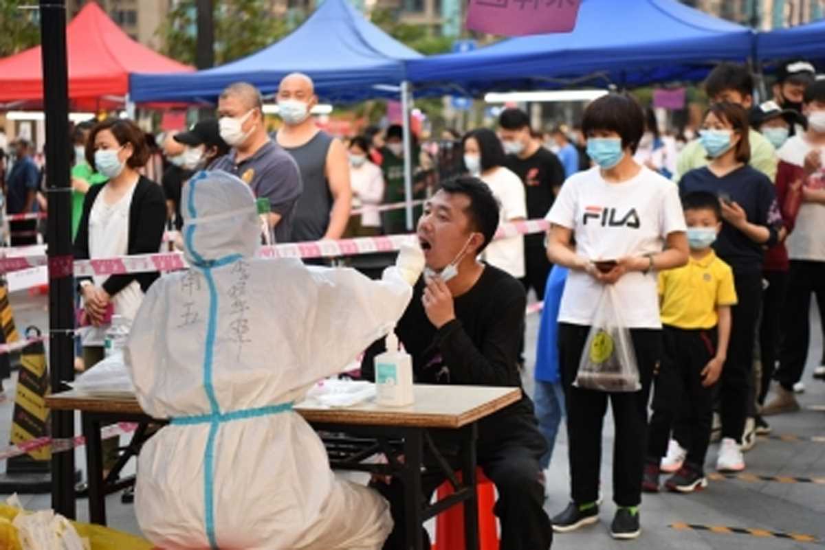 चीनी शहर ने कोविड से निपटने के लिए बुखार क्लीनिक की संख्या बढ़ाई