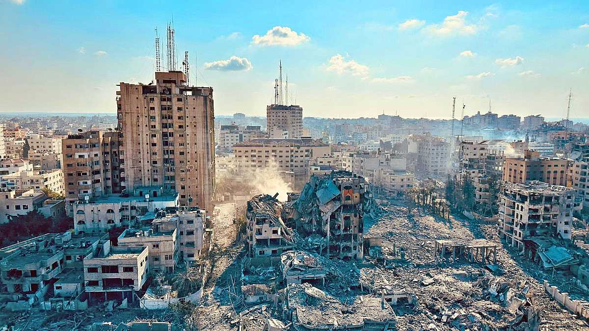 गाजा में फिलिस्तीनियों की मौत का आंकड़ा बढ़कर 23,708 हुआ