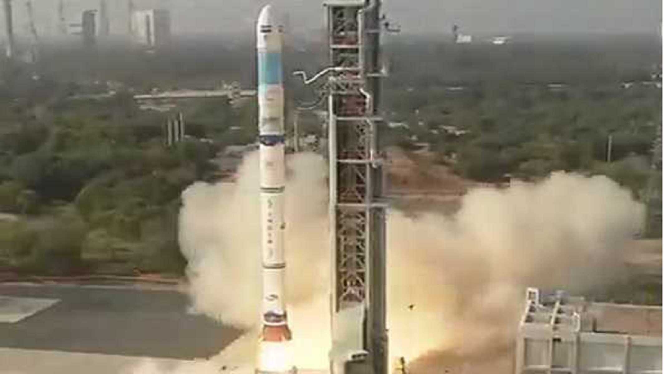 इसरो ने किया एसएसएलवी-डी2 का सफल प्रक्षेपण, सभी तीन उपग्रह कक्षा में स्थापित