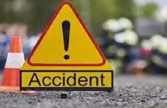 ब्रेजा कार घर में घुसी 7 को रौंदा 3 की मौत