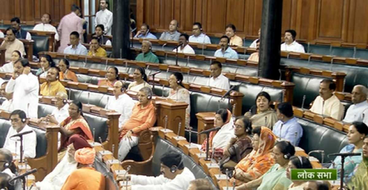 मणिपुर पर लोक सभा में हंगामे के बीच पेश हुए विधेयक, सदन स्थगित