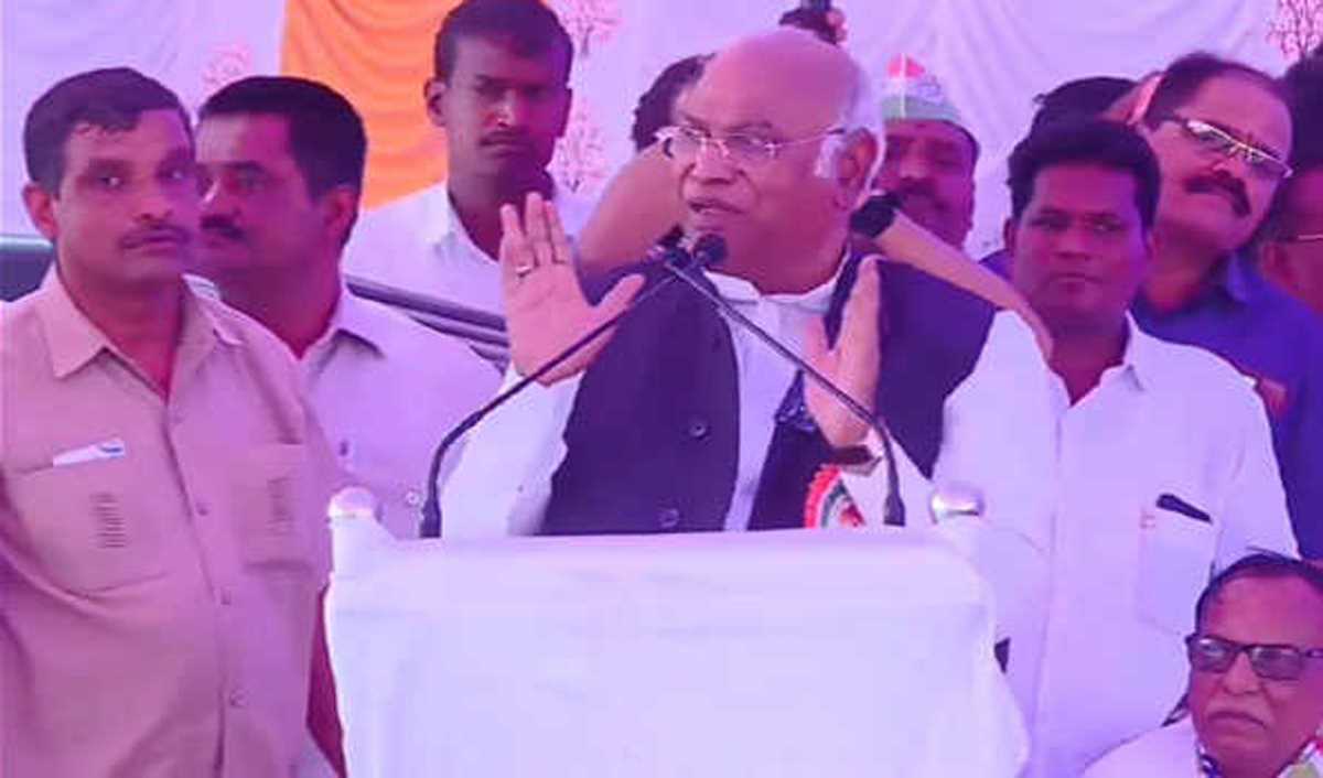 मोदी पर नहीं की थी व्यक्तिगत टिप्पणी : खड़गे मोदी पर नहीं की थी व्यक्तिगत टिप्पणी : खड़गे