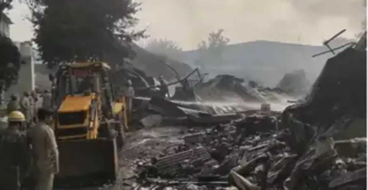 दिल्ली में जूते की कवर्ड फैक्ट्री में लगी भयानक आग पर पाया गया काबू