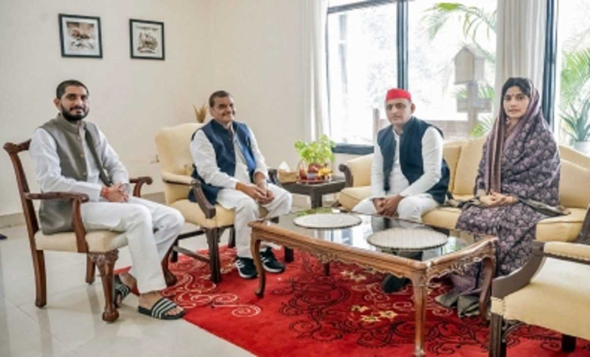 डिंपल को लेकर शिवपाल यादव से मिलने पहुंचे अखिलेश, मैनपुरी उपचुनाव से पहले साथ लाने की कवायद
