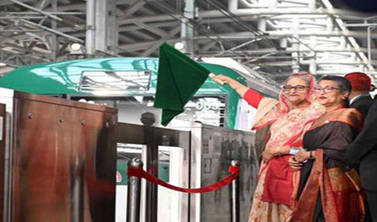 मेट्रो रेल बंगलादेश के विकास का ताज है : हसीना