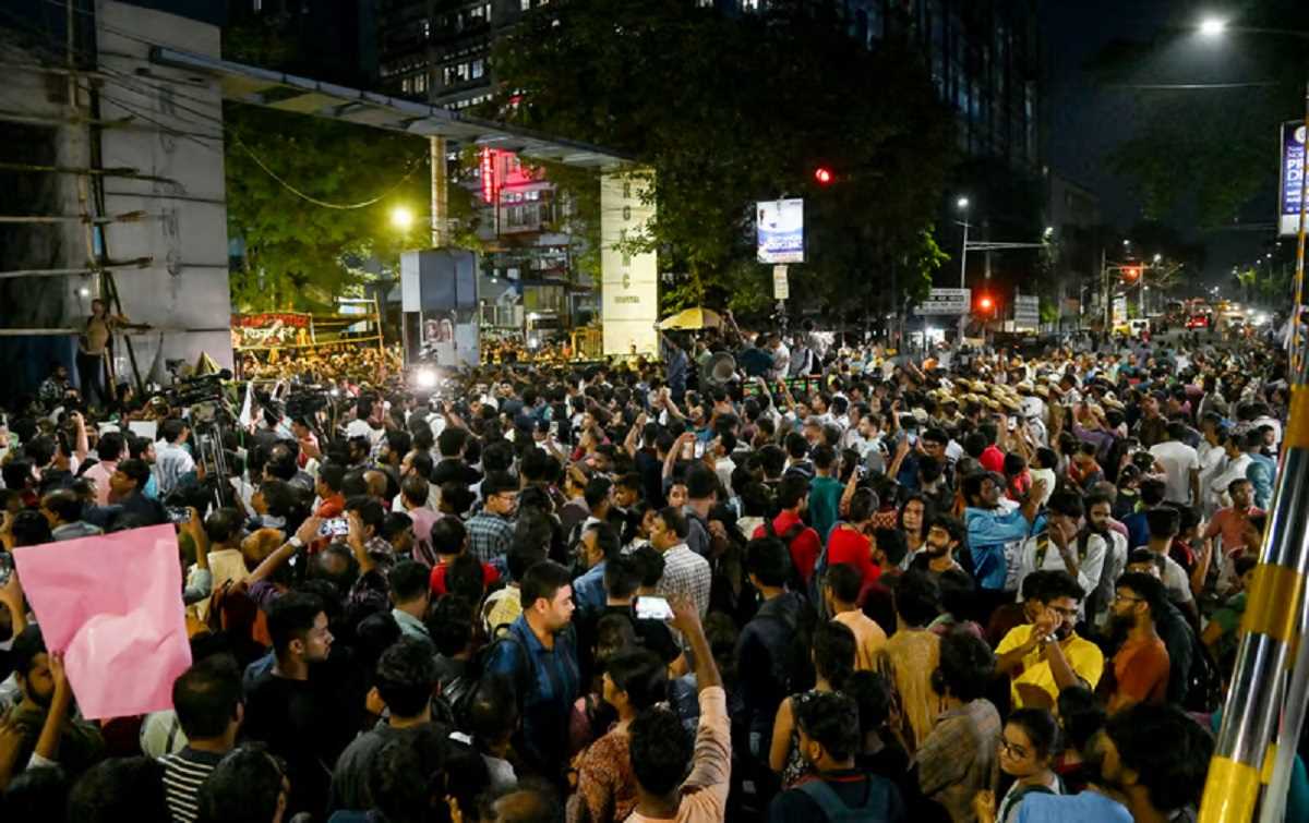 कोलकाता में सीएनएमसीएच के छात्रों और जूनियर डॉक्टरों ने संदीप घोष की नियुक्ति का किया विरोध