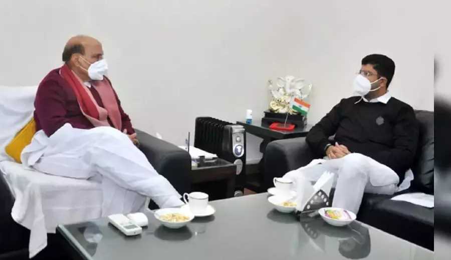 किसानों के मुद्दे को लेकर दुष्यंत चौटाला ने की राजनाथ सिंह से मुलाकात