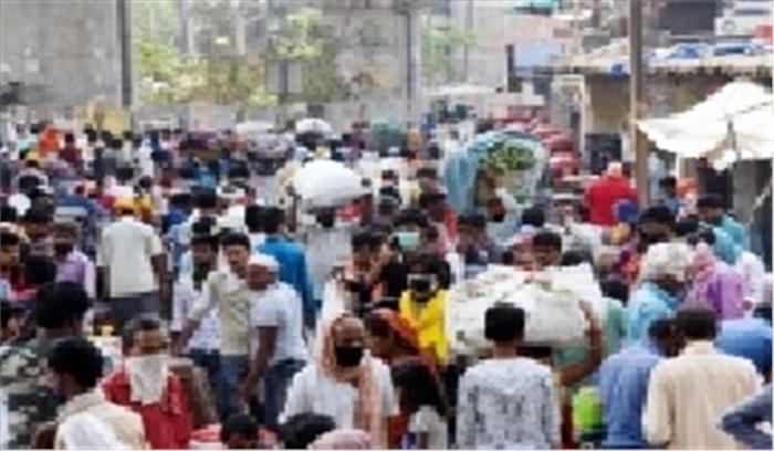 दिल्ली के थोक बाजारों में सोशल डिस्टेंसिंग के लिए जगह ही नहीं