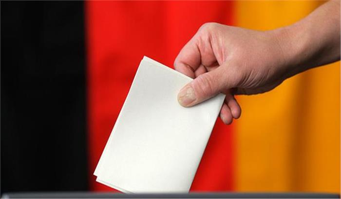 जर्मनी की आधी आबादी चुनाव के पक्ष में