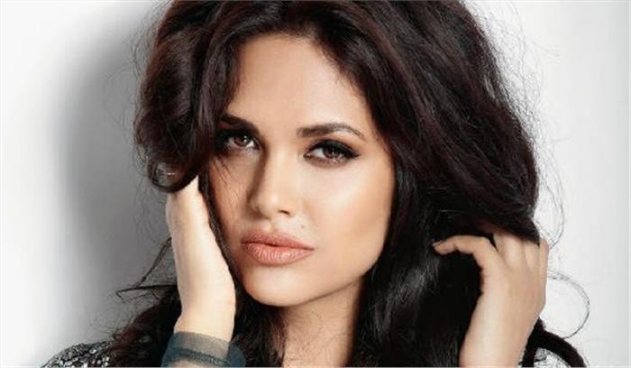 अपनी पहली ईरानी फिल्म  में काम का आनंद ले रही हैं ईशा गुप्ता