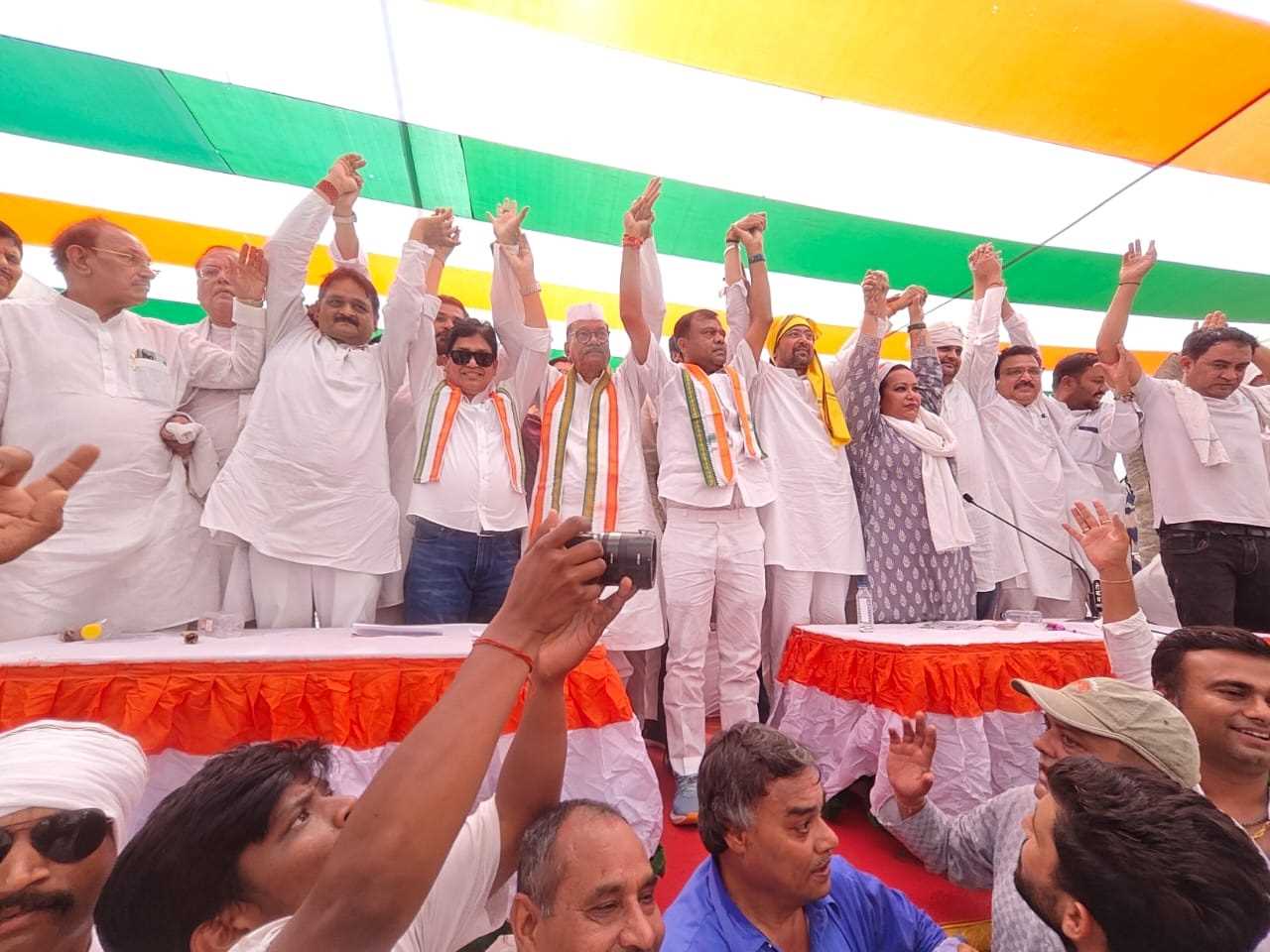 छत्तीसगढ़ कांग्रेस ने किया मुख्यमंत्री निवास का घेराव