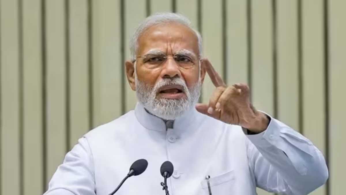 चांदी का चम्मच लेकर पैदा होने वाले, जाति का जहर फैला रहे : पीएम मोदी