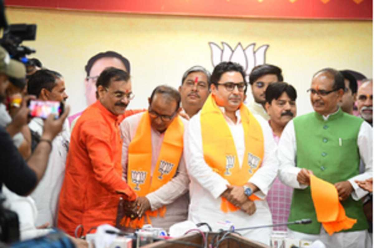 कांग्रेस को विंध्य में बड़ा झटका कांग्रेस को विंध्य में बड़ा झटका