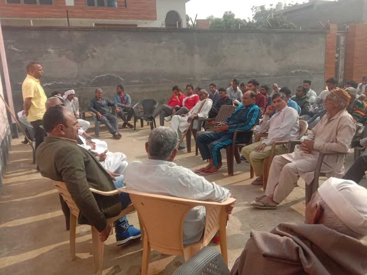 कूड़ा निस्तारण केंद्र के खिलाफ कलेक्ट्रेट का घेराव करने की रणनीति बनाने में जुटे किसान