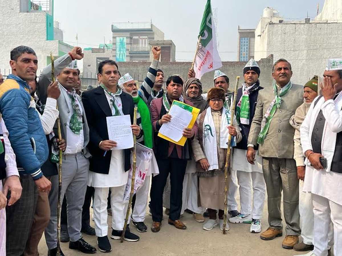 गन्ना मूल्य घोषित करने के लिए रालोद ने मुख्यमंत्री के नाम हजारों पत्र भेजे