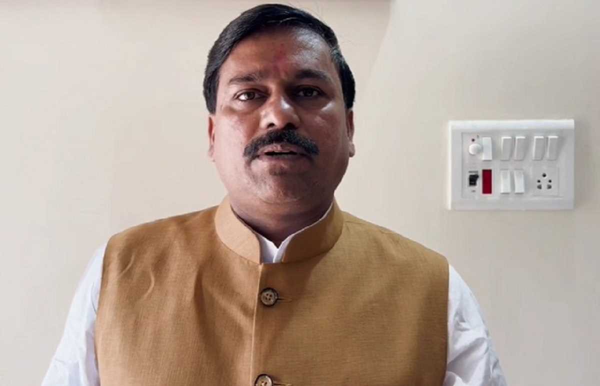 गरबा महोत्सव में आधार कार्ड देखकर एंट्री देने में कोई गलत बात नहीं: धर्मेंद्र लोधी गरबा महोत्सव में आधार कार्ड देखकर एंट्री देने में कोई गलत बात नहीं: धर्मेंद्र लोधी