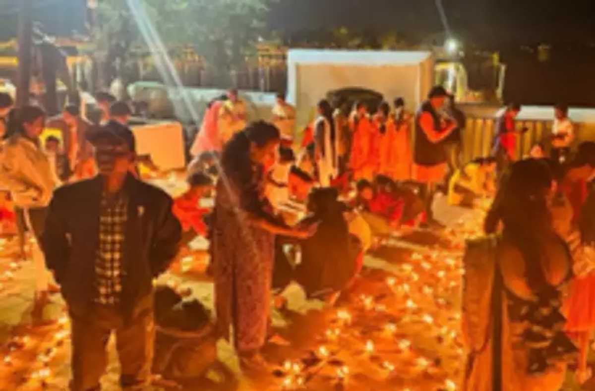 जगदलपुर में राम के नाम 3 लाख दीये जलाए गए