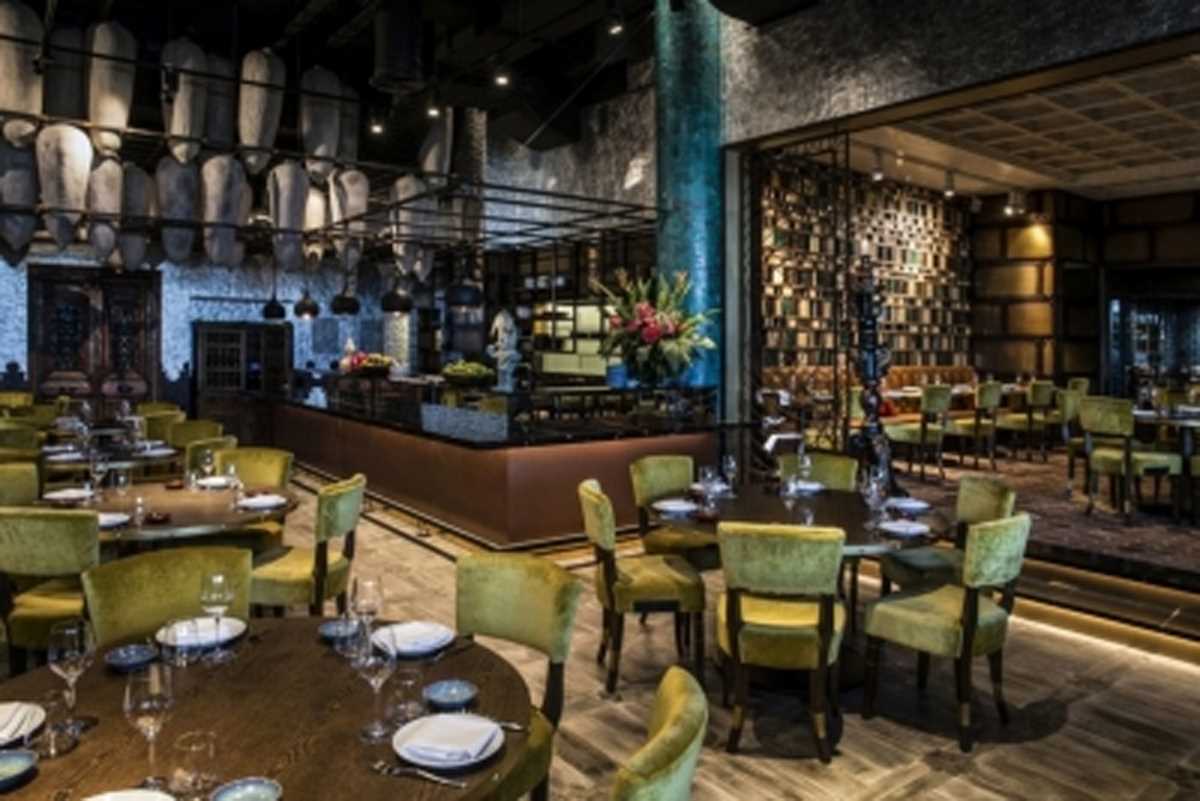 दिल्ली के 200 रेस्तरां और भोजनालयों को छतों और खुले स्थान पर भोजन कराने की अनुमति