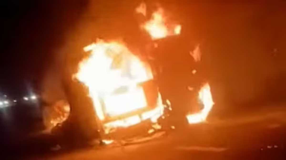 महाराष्ट्र में भीषण हादसा, बस में आग लगने से 25 यात्रियों की जलकर मौत