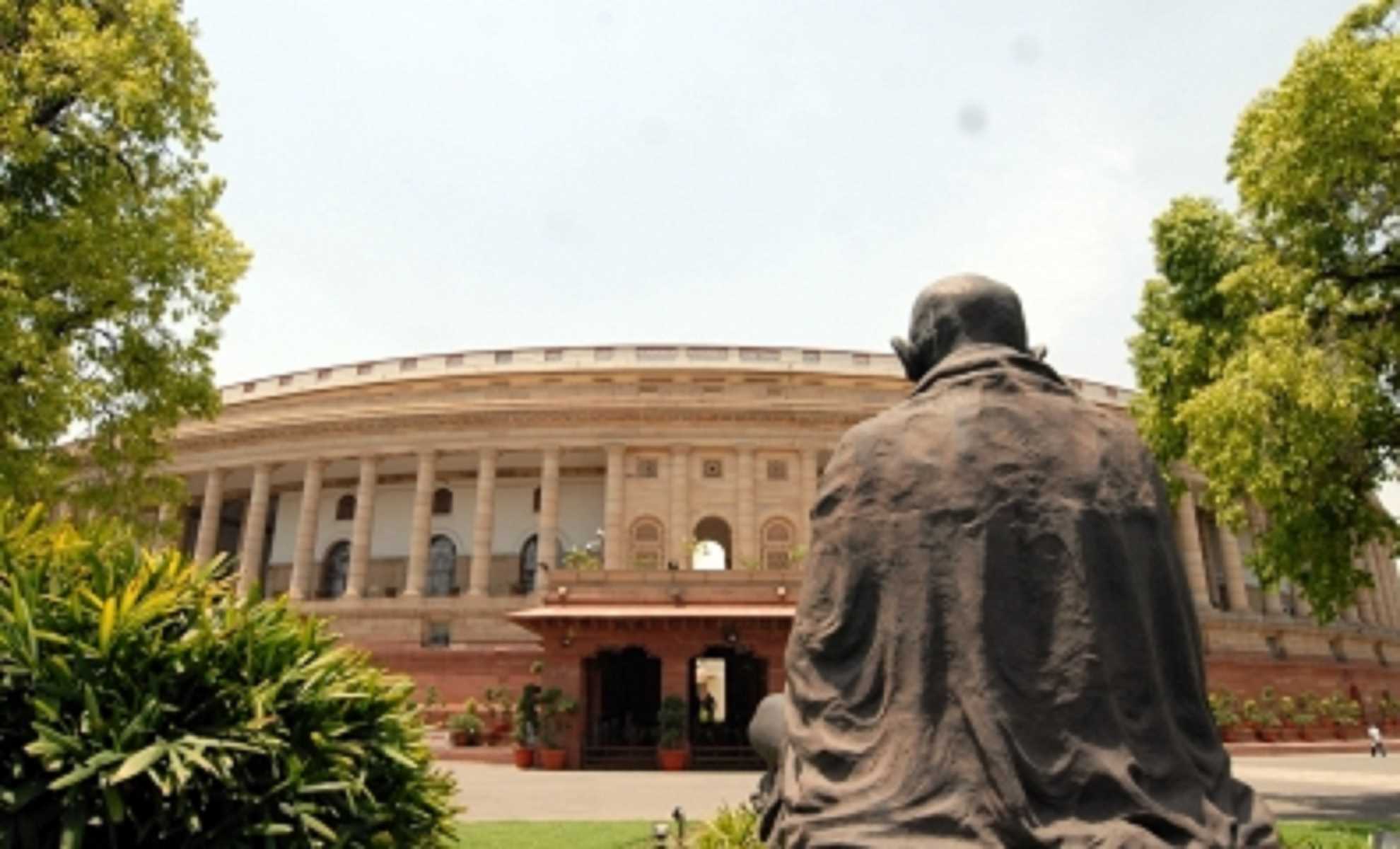 जेपीसी की मांग को लेकर लोकसभा में हंगामा जारी, कार्यवाही दिन भर के लिए स्थगित