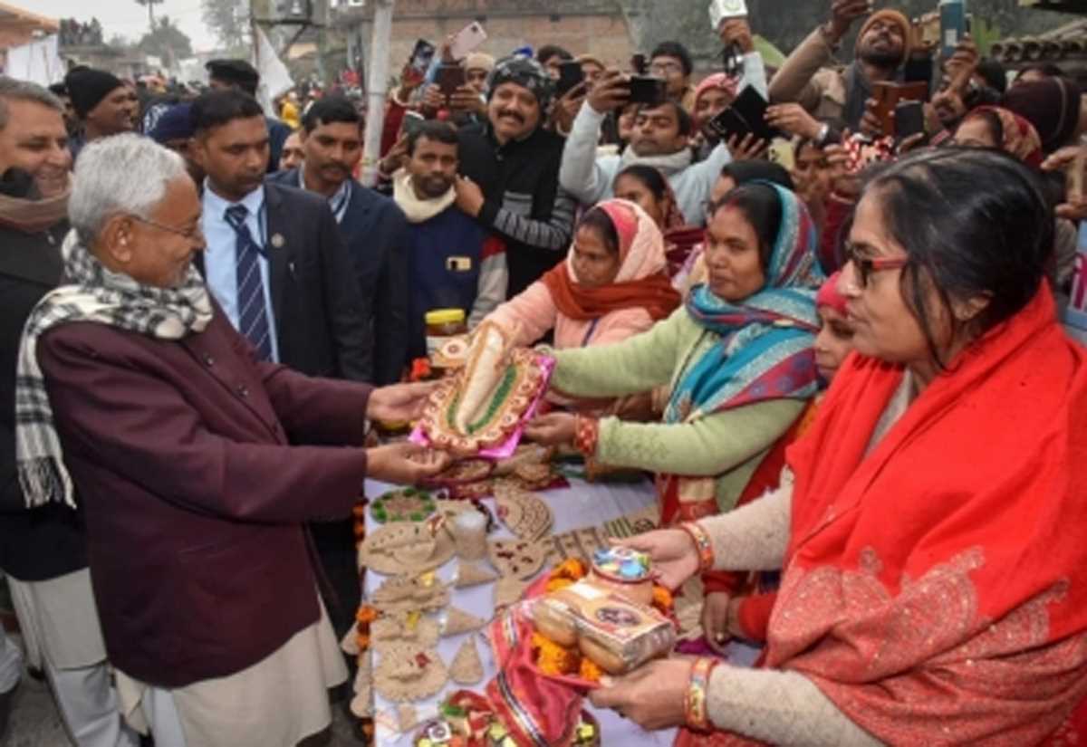 नीतीश समाधान यात्रा में वैशली पहुंचे, तेजस्वी के साथ विकास कार्यो का लिया जायजा