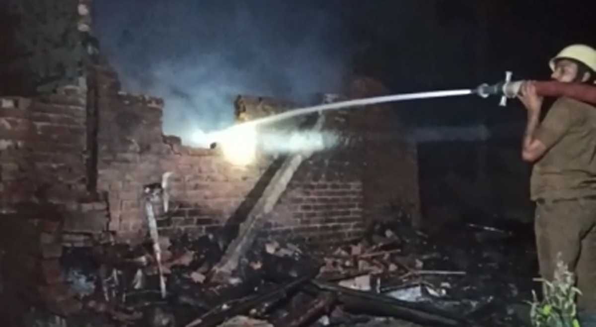 बंगाल में पटाखा फैक्ट्री में विस्फोट, तीन की मौत