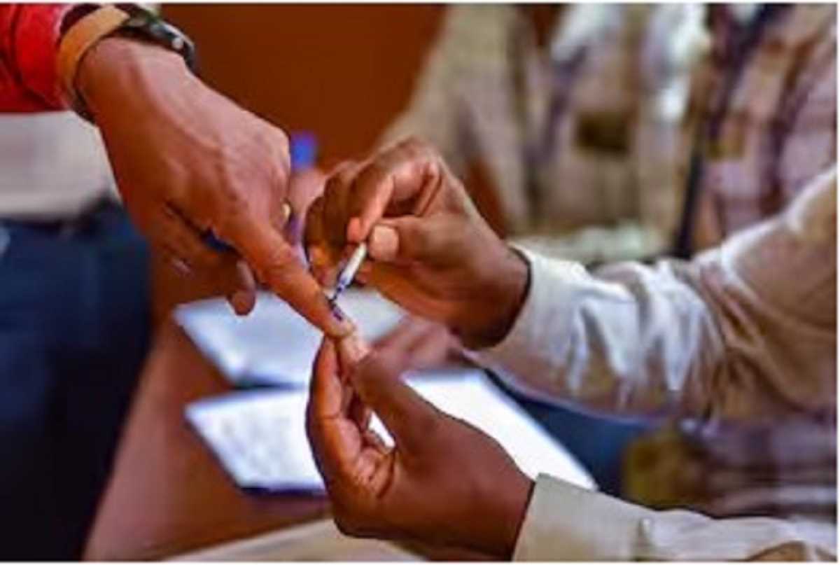 उत्तर प्रदेश मे एक बजे तक 39.31 फीसदी मतदान उत्तर प्रदेश मे एक बजे तक 39.31 फीसदी मतदान