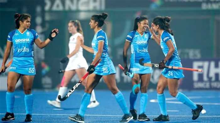 महिला हॉकी ओलंपिक क्वालीफायर : जर्मनी से हारा भारत, ओलंपिक में जगह बनाने को तीसरे स्थान का मैच खेलेंगे महिला हॉकी ओलंपिक क्वालीफायर : जर्मनी से हारा भारत, ओलंपिक में जगह बनाने को तीसरे स्थान का मैच खेलेंगे