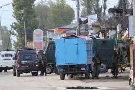 जम्मू-कश्मीर के किश्तवाड़ में आतंकियों ने पुलिस दल पर फेंका ग्रेनेड