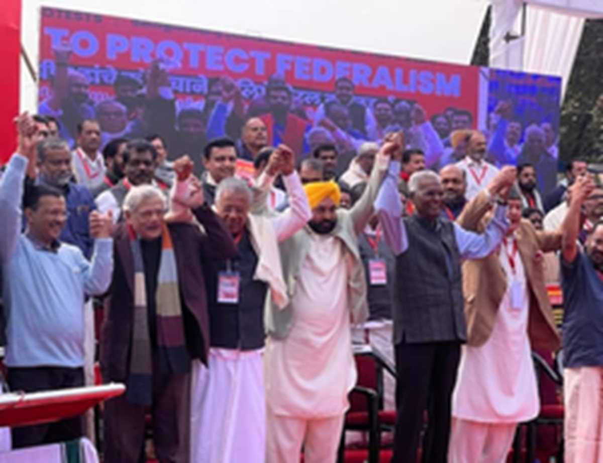 सीएम विजयन के नेतृत्‍व में केंद्र के खिलाफ जंतर-मंतर पर प्रदर्शन