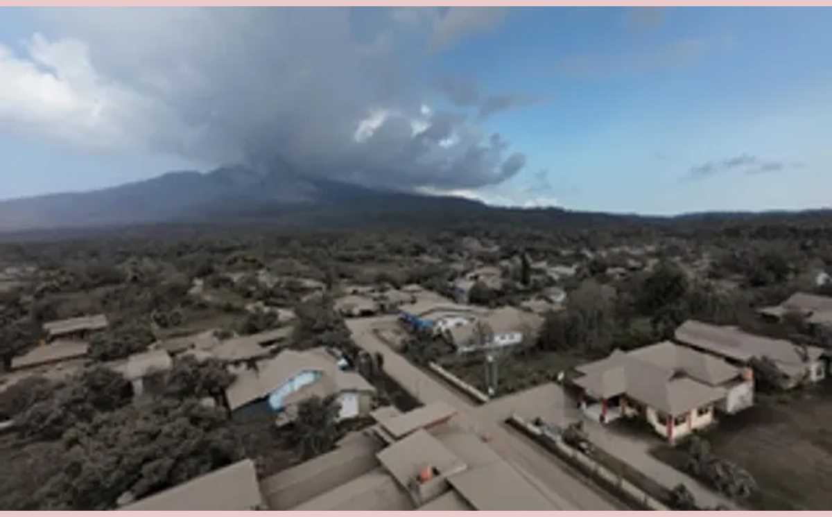 इंडोनेशिया : माउंट लेवोटोबी में विस्फोट, 8,000 मीटर ऊंचाई तक फैली राख