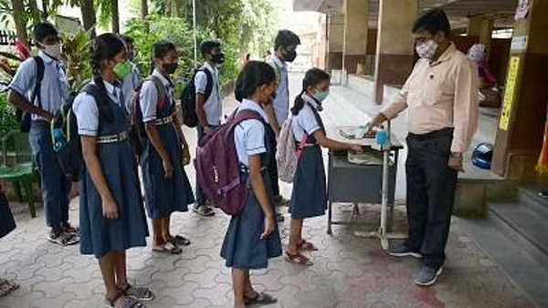 झारखंड के 17 जिलों में 22 महीने बाद पहली कक्षा से स्कूलों को खोलने की इजाजत मिली