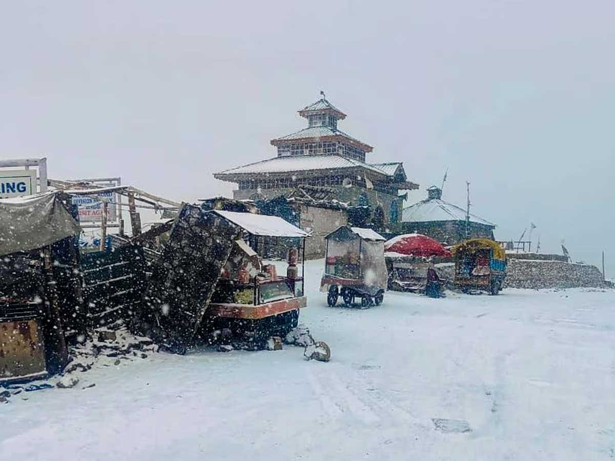 कश्मीर में पारा गिरा, श्रीनगर में सोमवार को रही मौसम की सबसे ठंडी रात