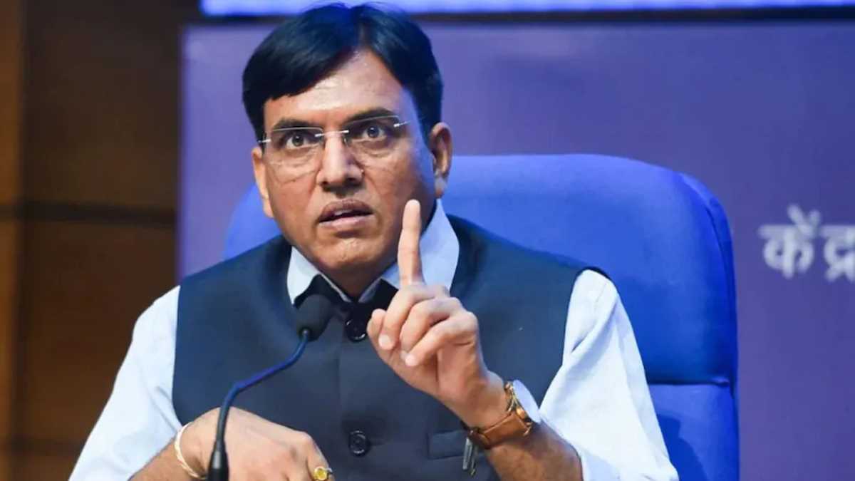 मंडाविया ने लू से निपटने की तैयारियों की समीक्षा की, प्रभावित राज्यों में 5 सदस्यीय दल भेजे जाएंगे