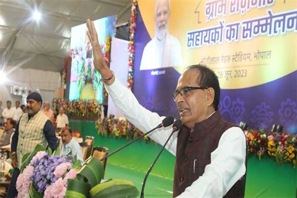 रोजगार सहायकों के जीवन से अनिश्चितताएं खत्म होंगी : शिवराज