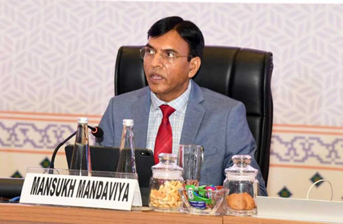 मंडाविया ने फ्लाइट में बच्ची की जान बचाने के लिए एम्स के डॉक्टरों की सराहना की