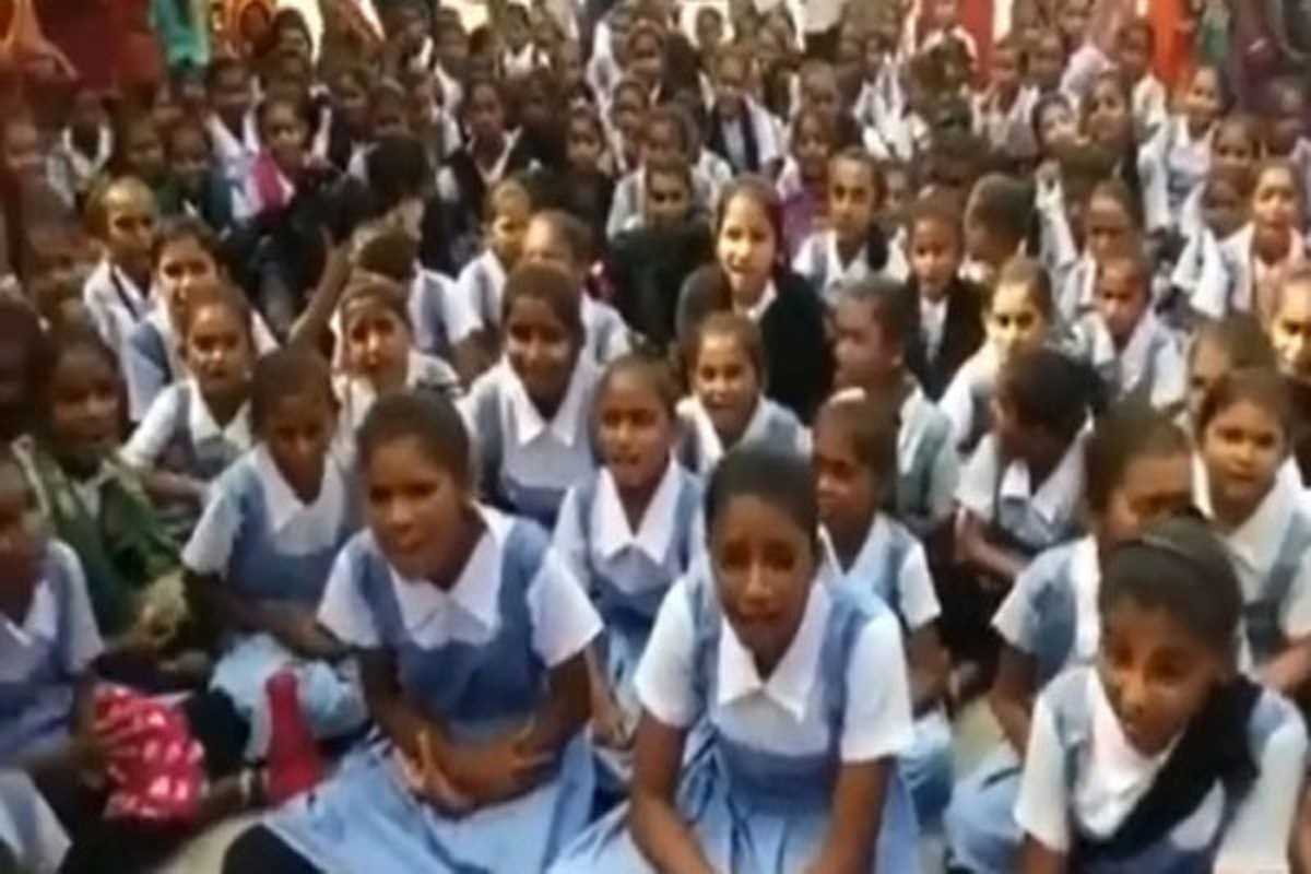 छात्रों को 12000 रुपये प्रति वर्ष छात्रवृत्ति के लिए शिक्षा मंत्रालय ने की राज्यों से चर्चा