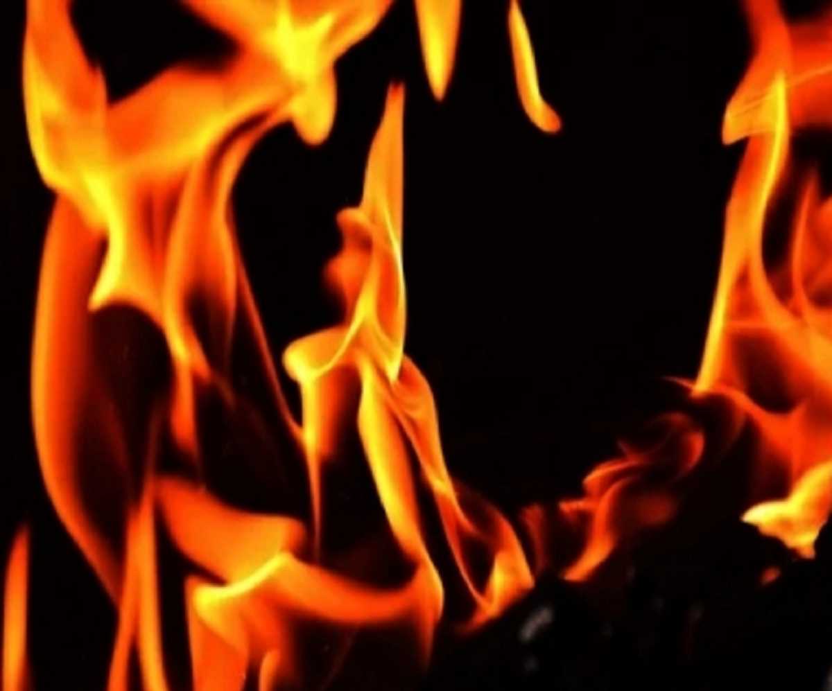 आंध्रप्रदेश में मोटर शोरूम में आग लगने से 36 ई-बाइकें जलकर खाक आंध्रप्रदेश में मोटर शोरूम में आग लगने से 36 ई-बाइकें जलकर खाक